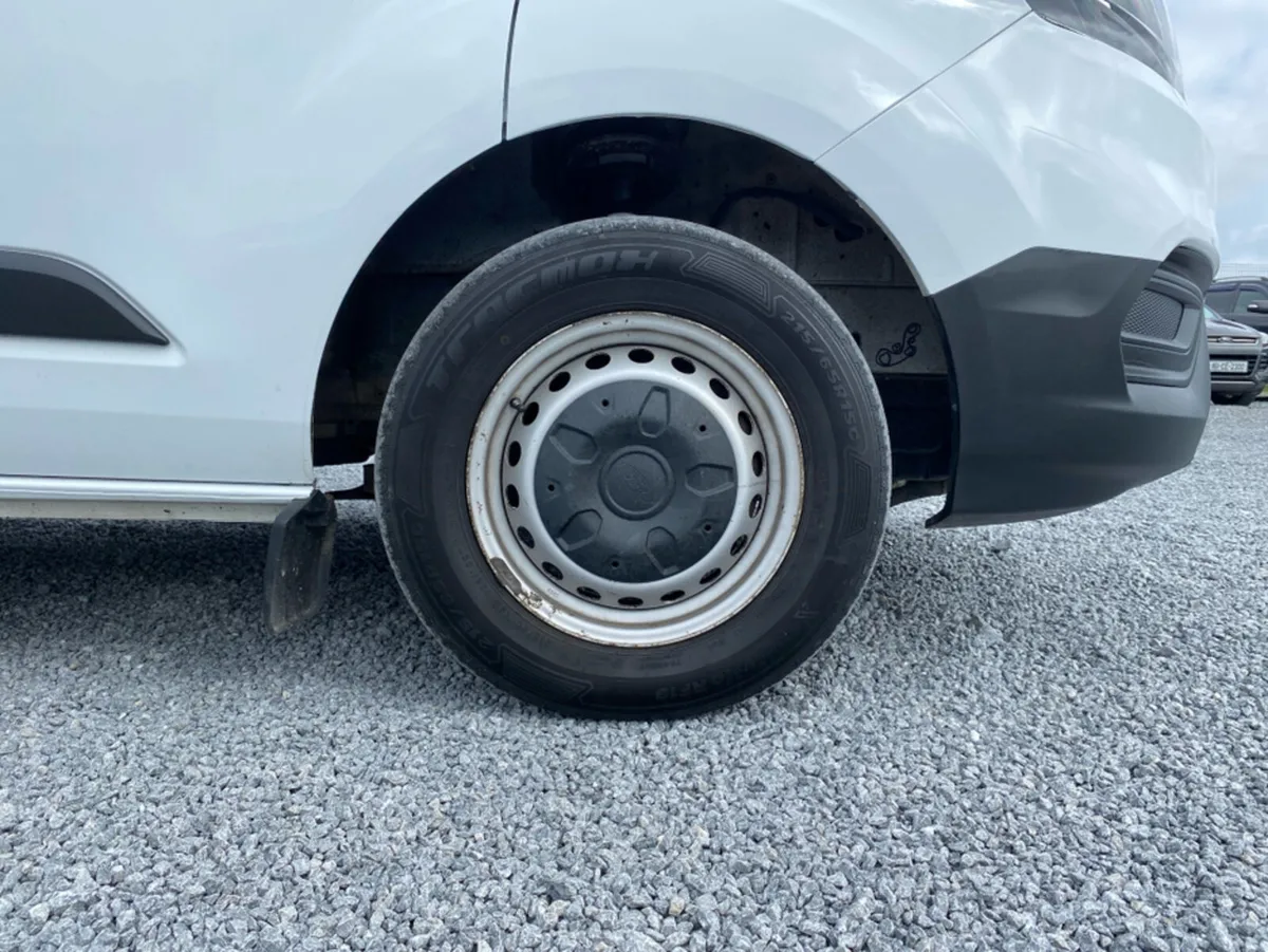 Ford Transit Custom 2.0 TDCI SWB - Image 4