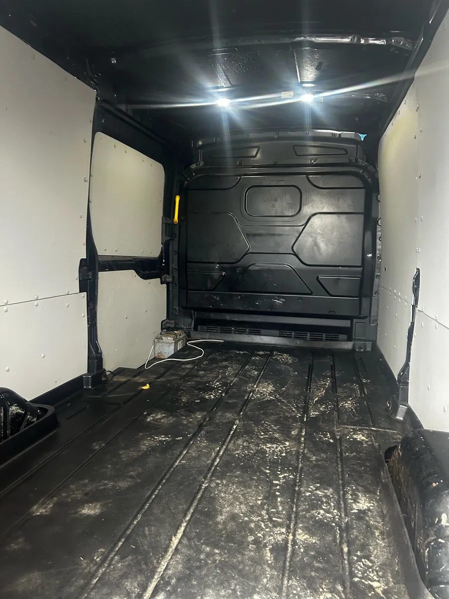 Ford Transit - Image 4