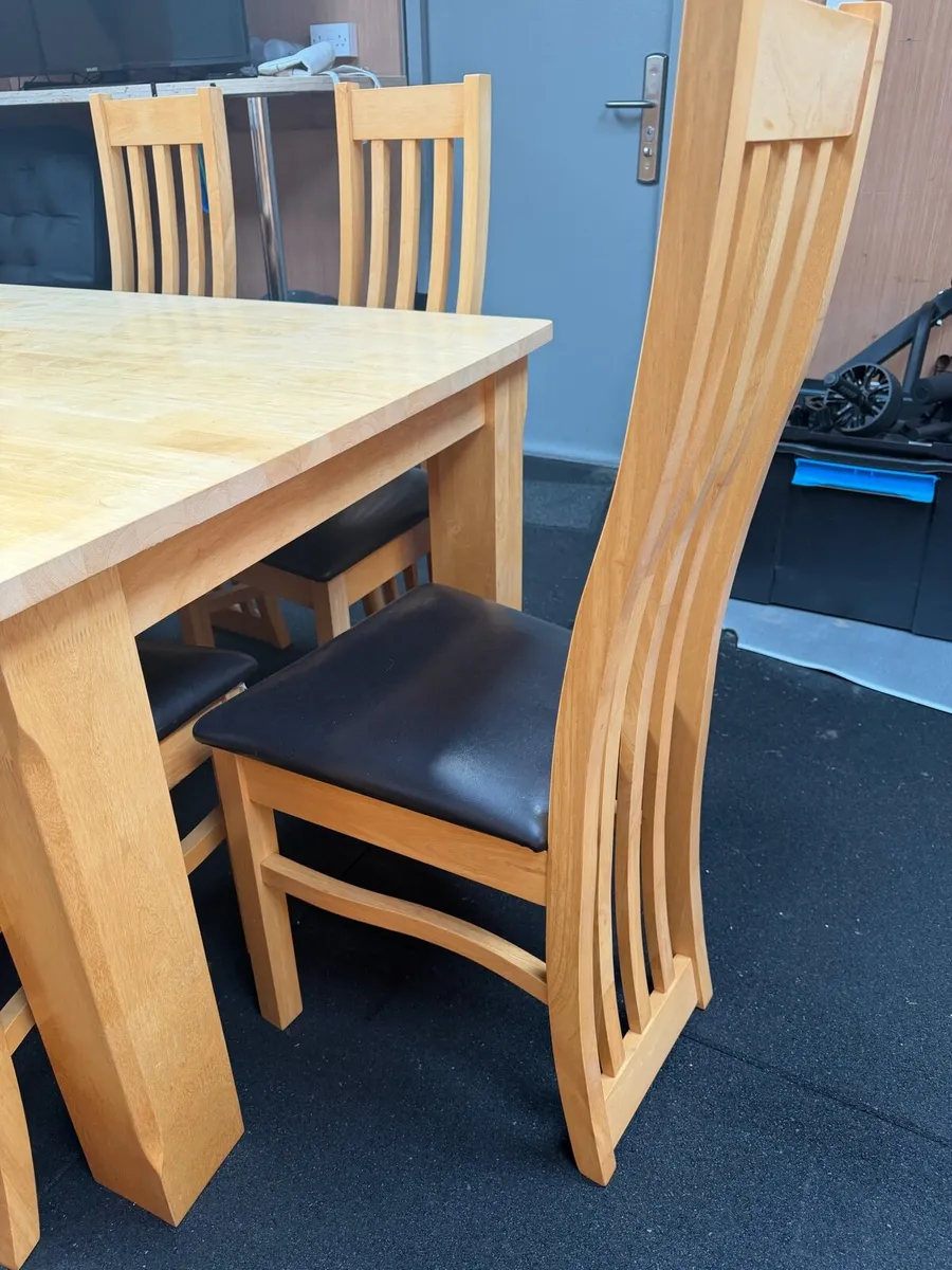 Table and chairs - Image 2