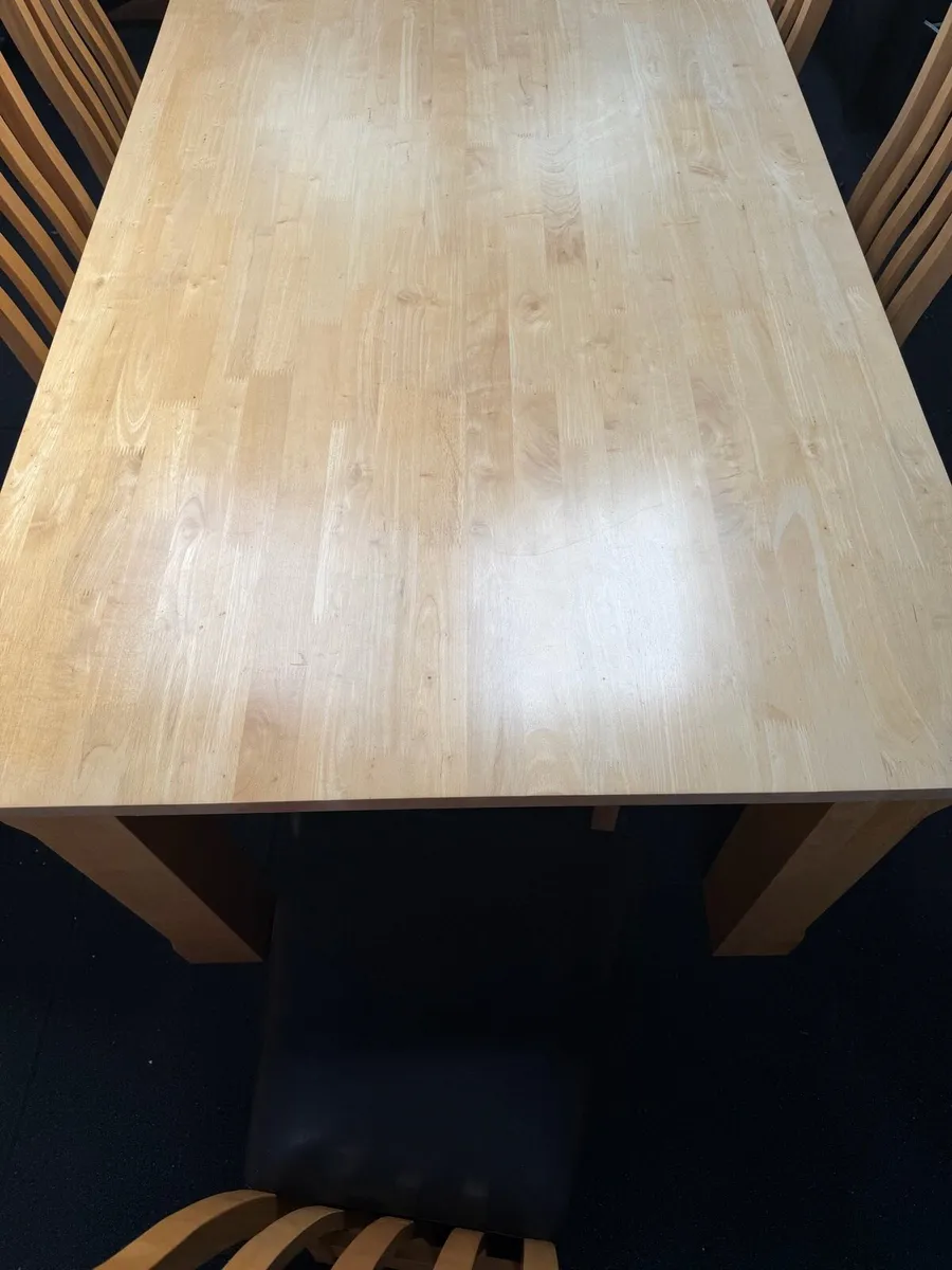 Table and chairs - Image 4