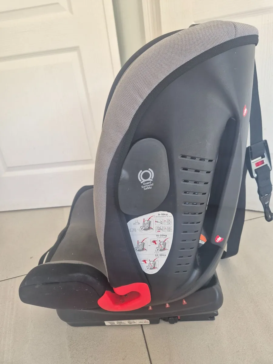 Joie Car Seat with isofox from 9 months - age 12 - Image 2