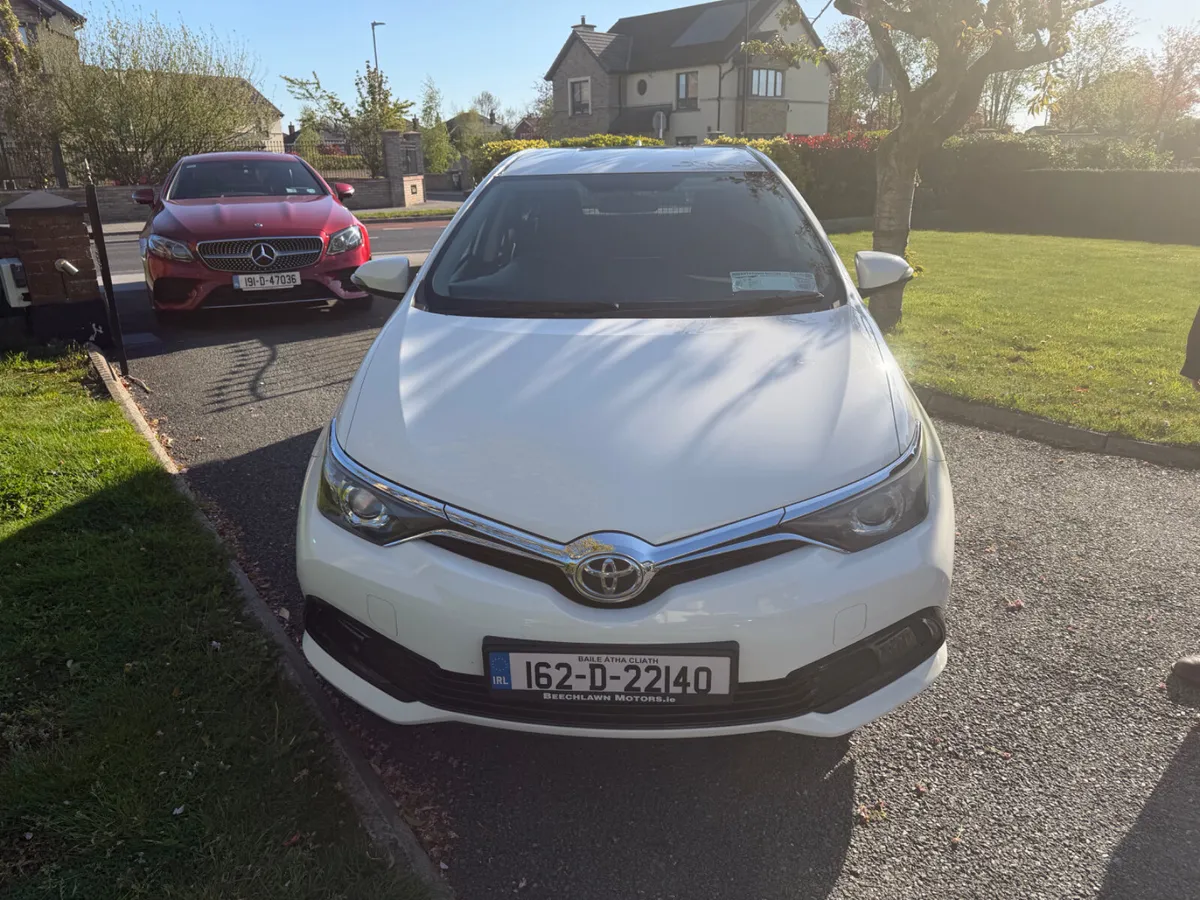Toyota Auris van 2016 like new - Image 3