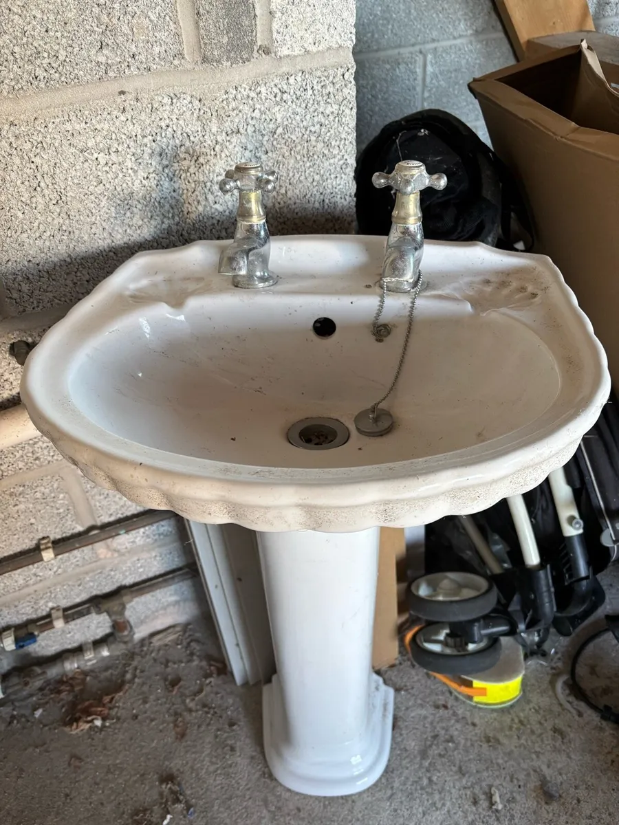 Hand sink