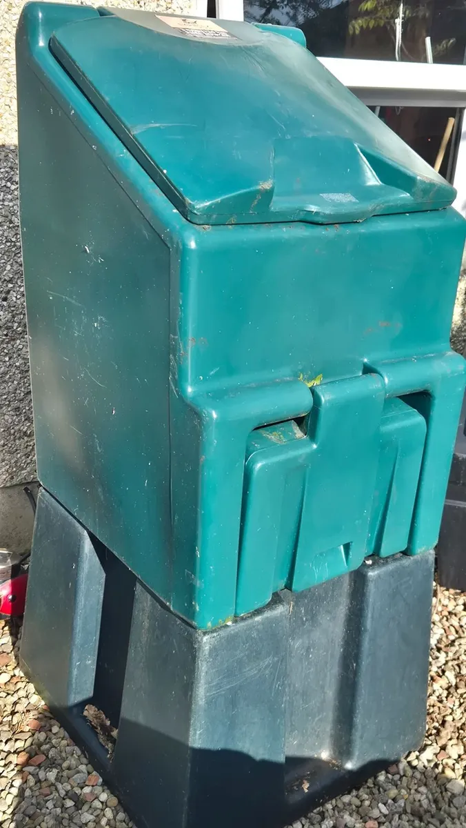 120Kg Coal Bunker green with stand foot - Image 2