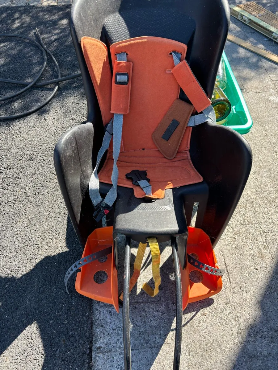 Child’s carry on seat for bike - Image 1