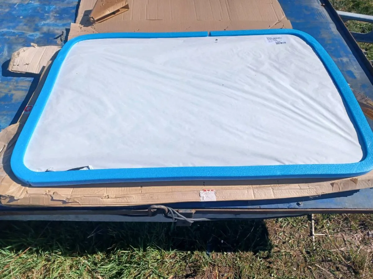 IVECO DAILY Campervan WIndow - Image 3