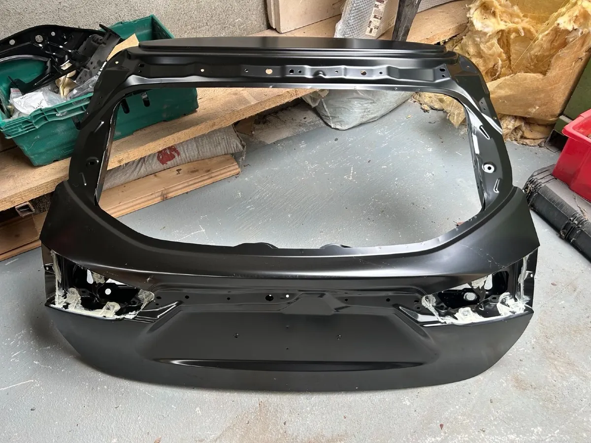 Tailgate - Nissan Qashqai - Image 1