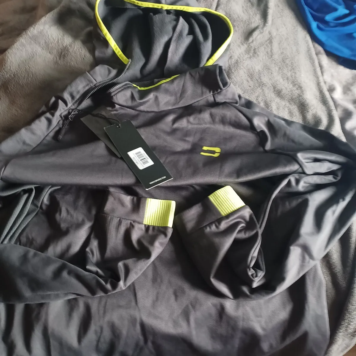 Druids Hoodie and T Shirt large - Image 3