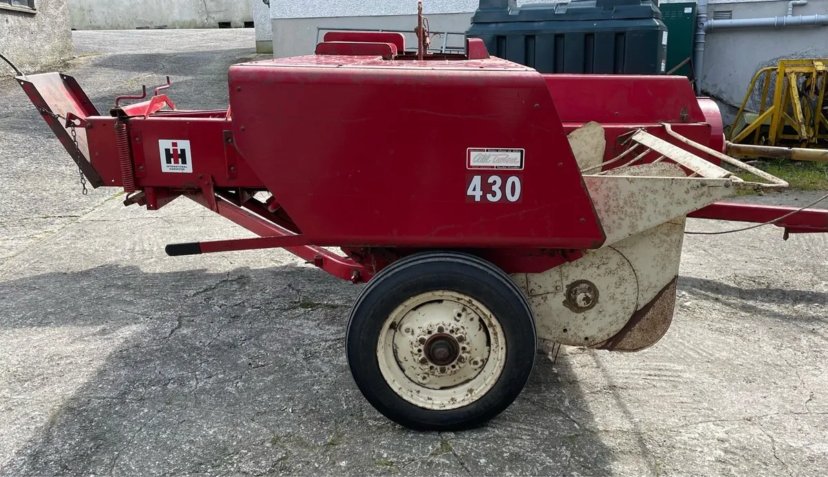 International Square Baler - Image 3