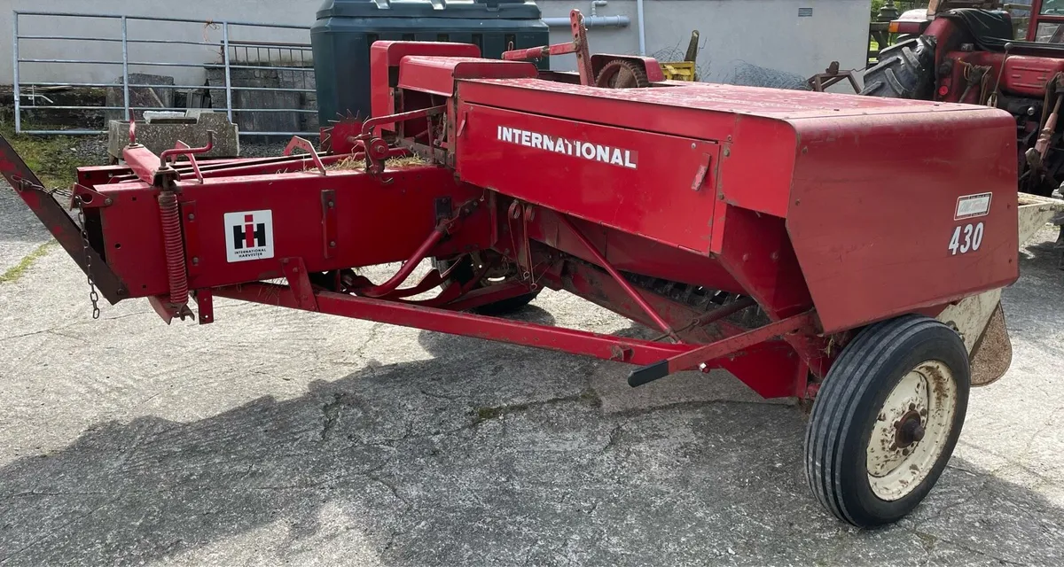 International Square Baler - Image 4
