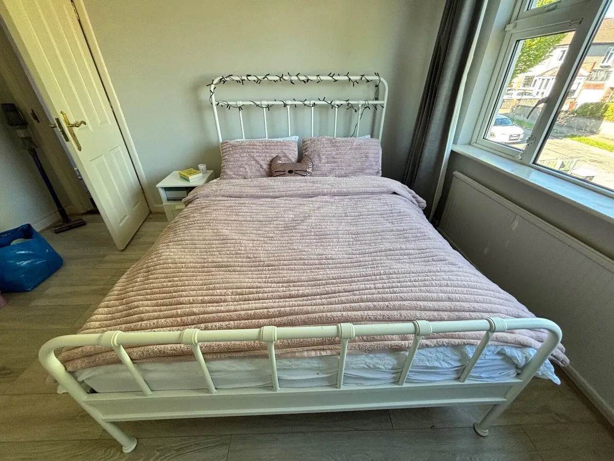 Bedroom furniture bed, wardrobe, dressing table.. - Image 3