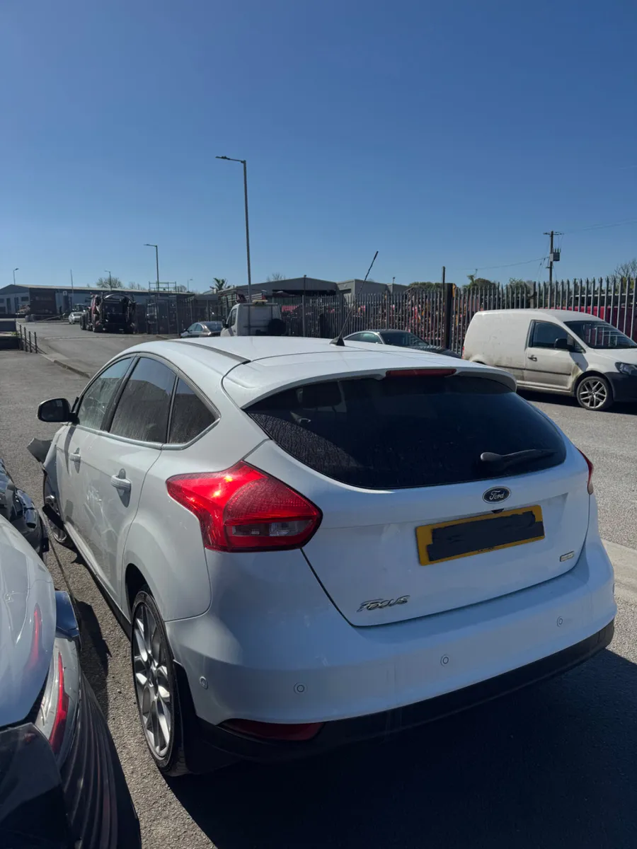 2015 Ford Focus 1.0L EcoBoost breaking/parts - Image 3