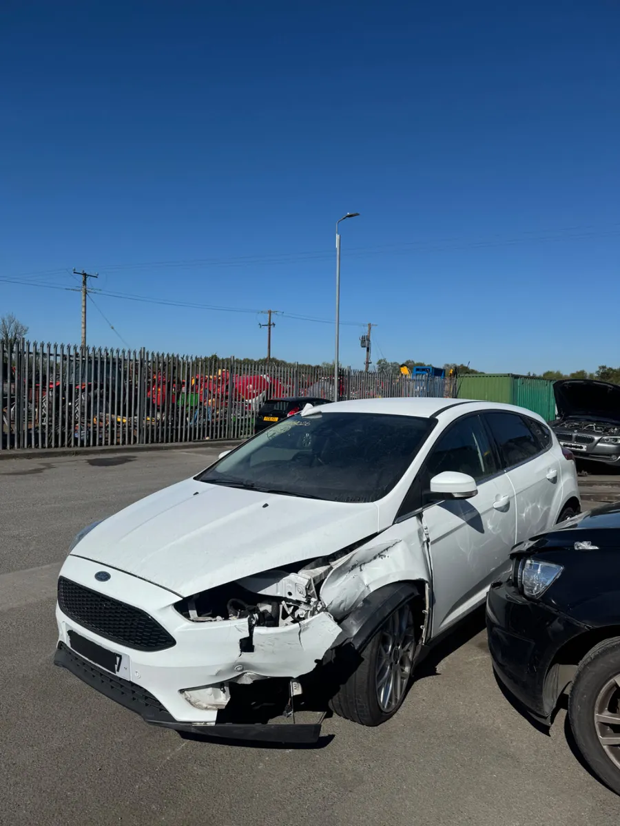 2015 Ford Focus 1.0L EcoBoost breaking/parts - Image 4