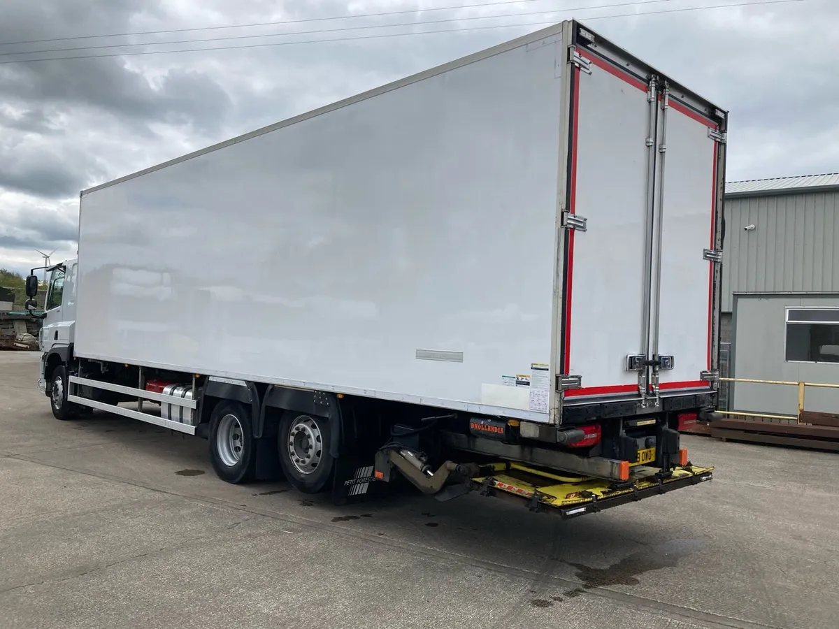 2019 Daf 6x2 sleeper cab 30 ft fridge - Image 3