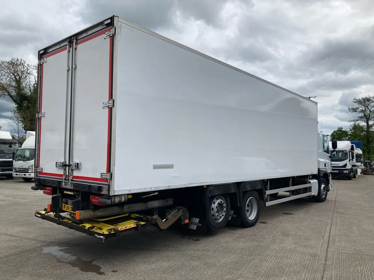 2019 Daf 6x2 sleeper cab 30 ft fridge - Image 4