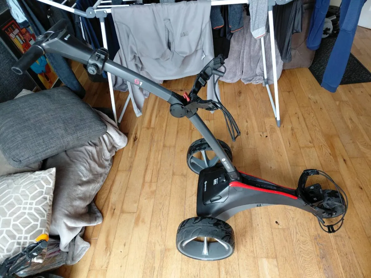 Motocaddy golf trolley - Image 1