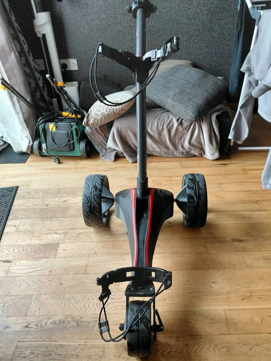 Motocaddy golf trolley - Image 4