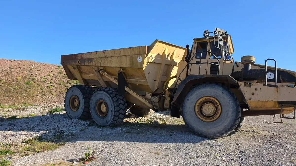Bell dump trucks - Image 4