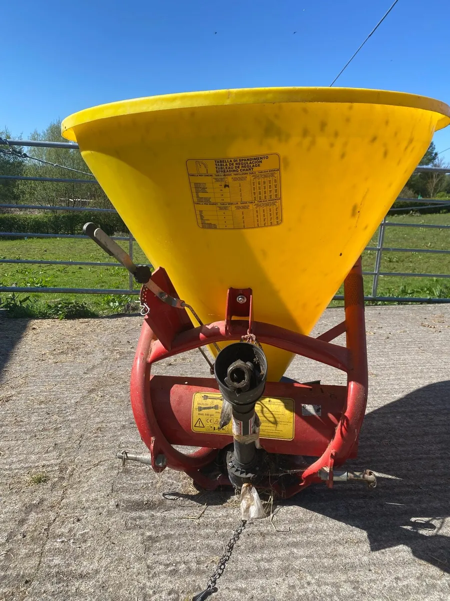 Fertiliser Spreader - Image 3