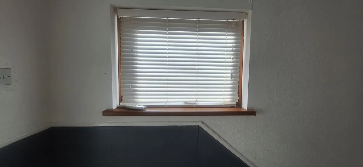 Venetian Blinds - Image 4
