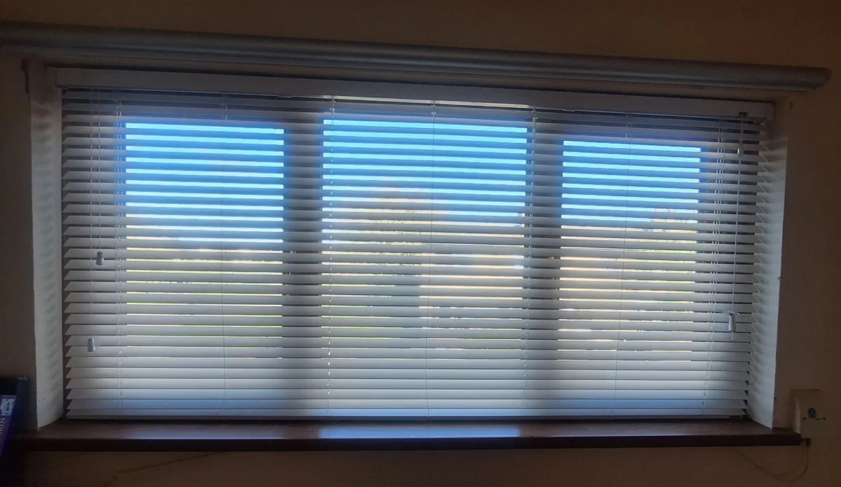 Venetian Blinds - Image 1