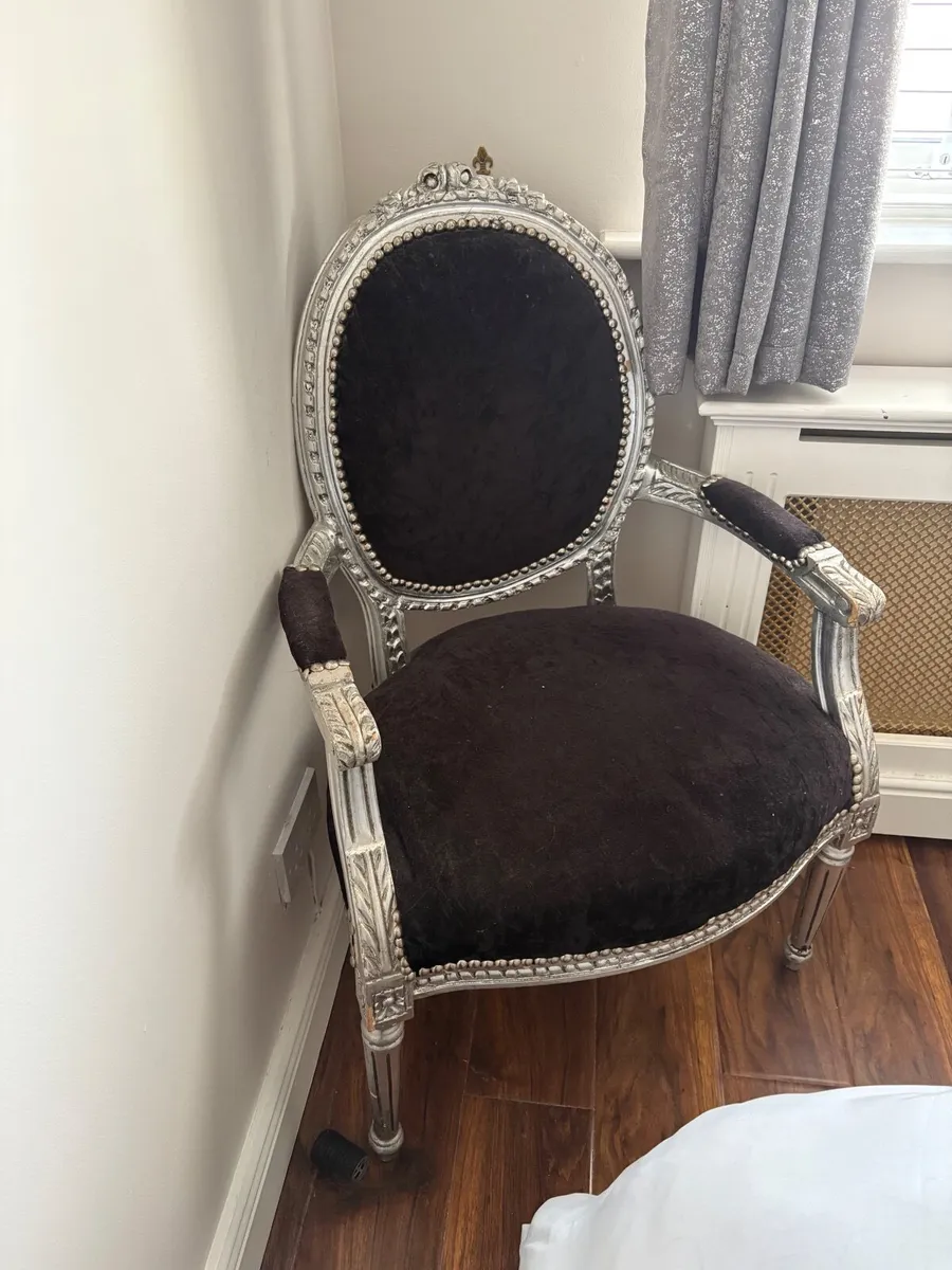 Decorative Chairs - Image 1