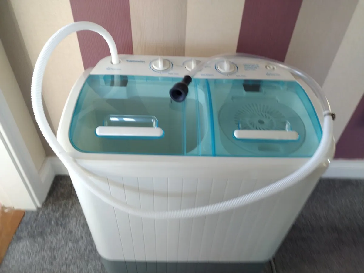 Twin Tub Washing Machine €200 - Image 1