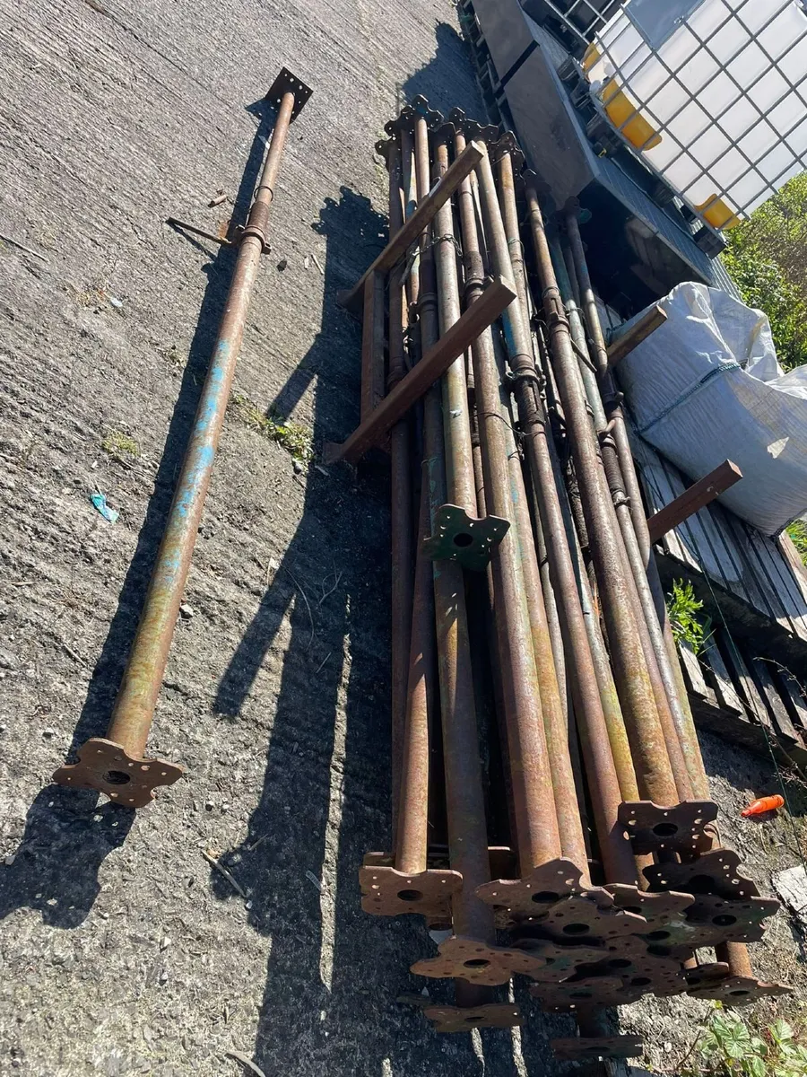 akrow props - Image 1