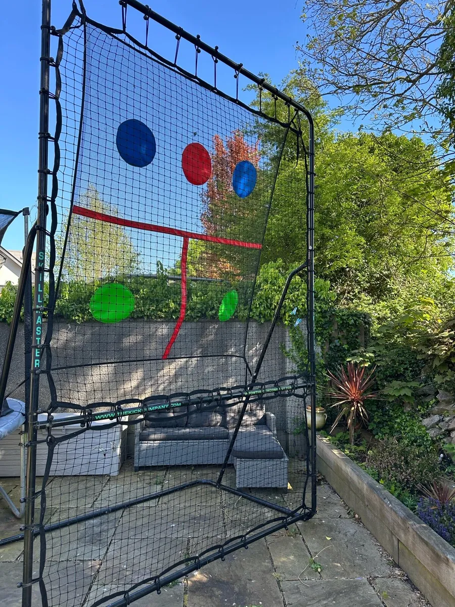 Football rebounder - Image 1