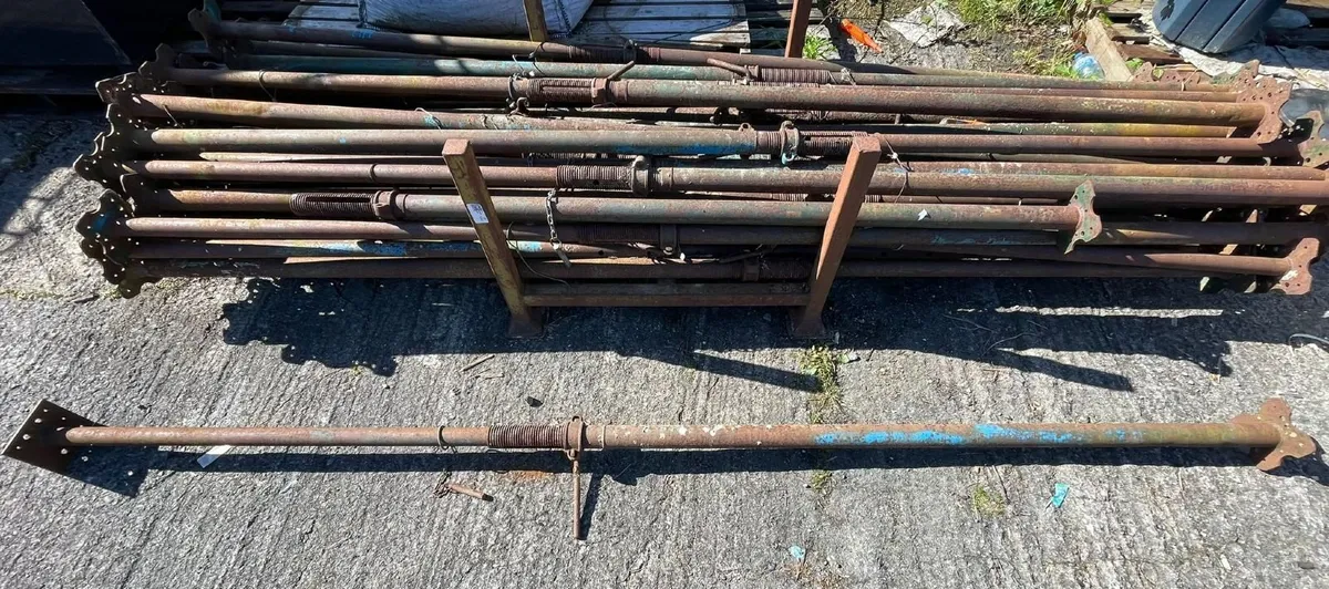 akrow props - Image 1