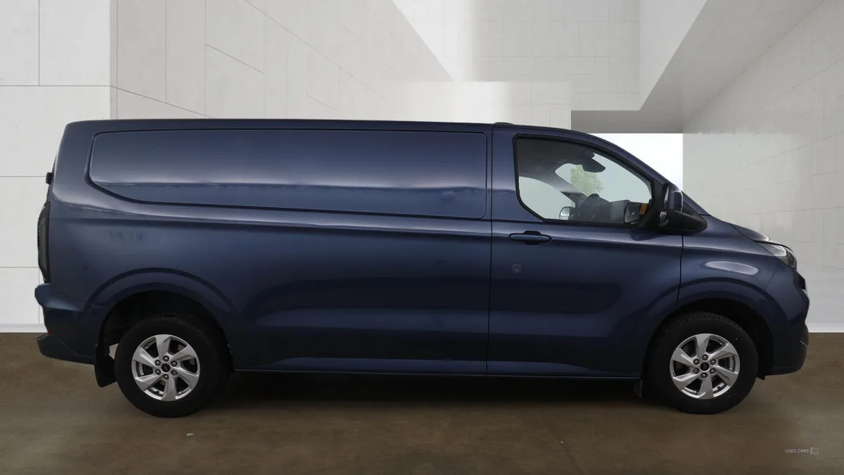 Ford Transit Custom 320 L2 DIESEL FWD - Image 2