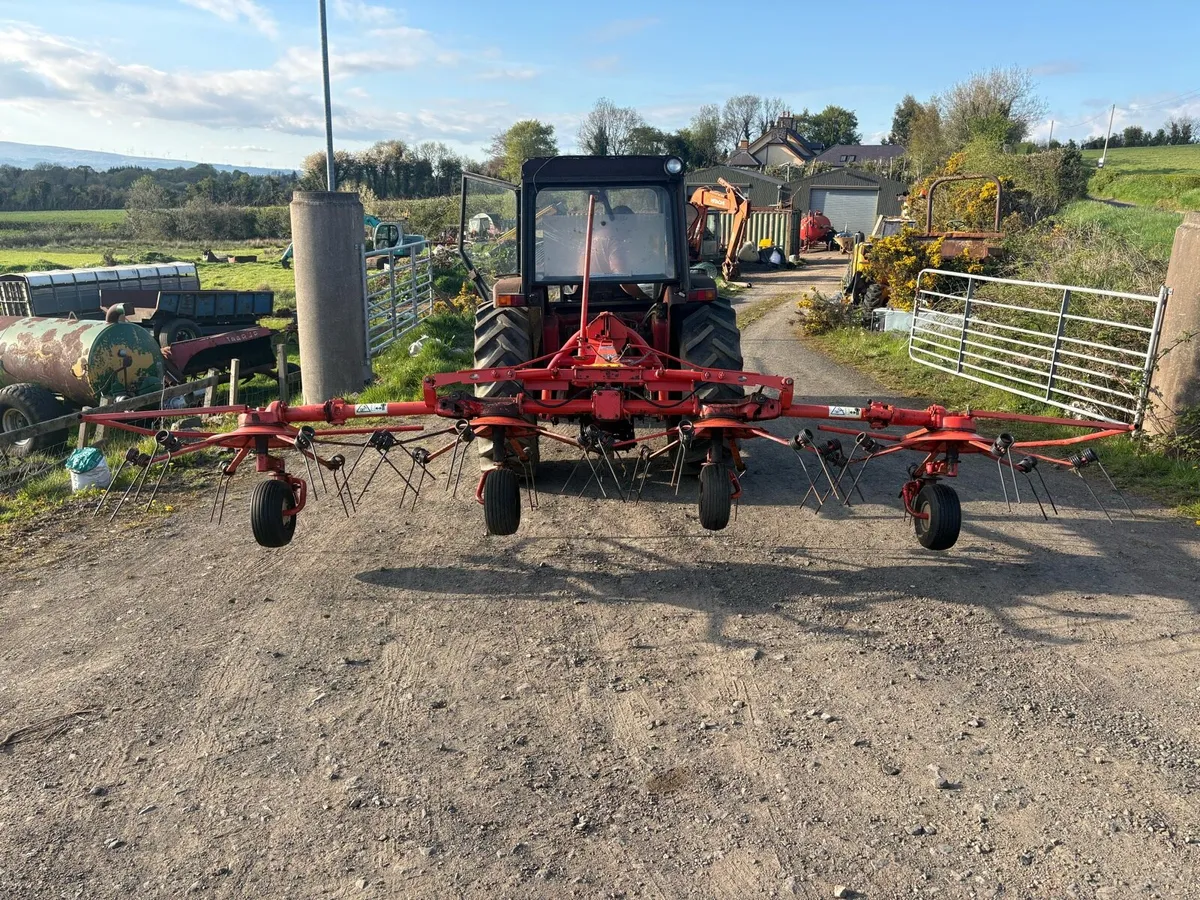 Kuhn GF5001 Tedder - Image 3