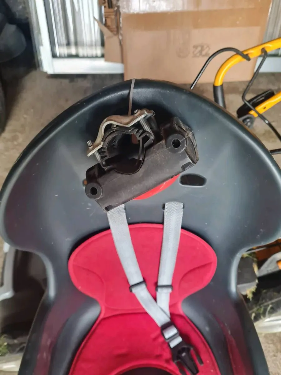 Child's bike seat - Image 1
