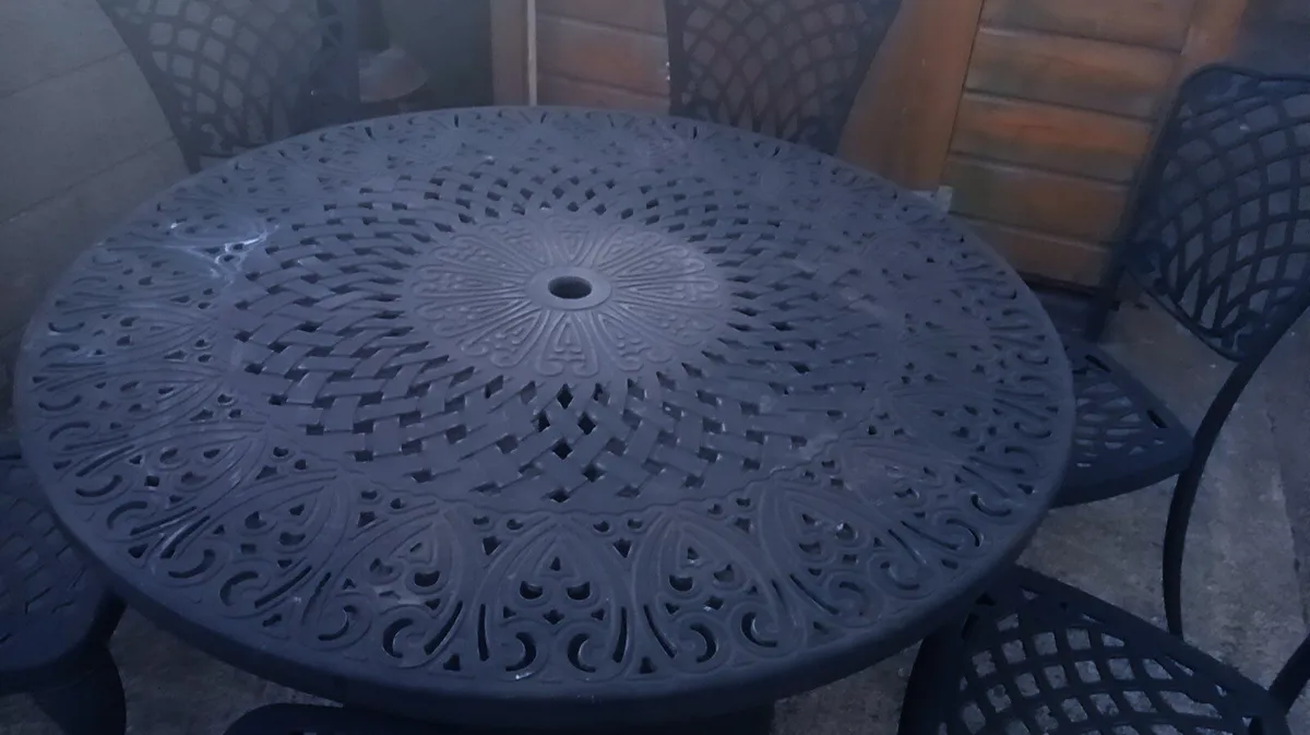 Garden furniture - Image 1