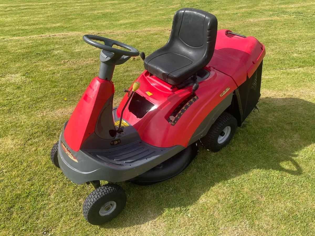Castelgarden XF 130 HD ride-on lawnmower - Image 1