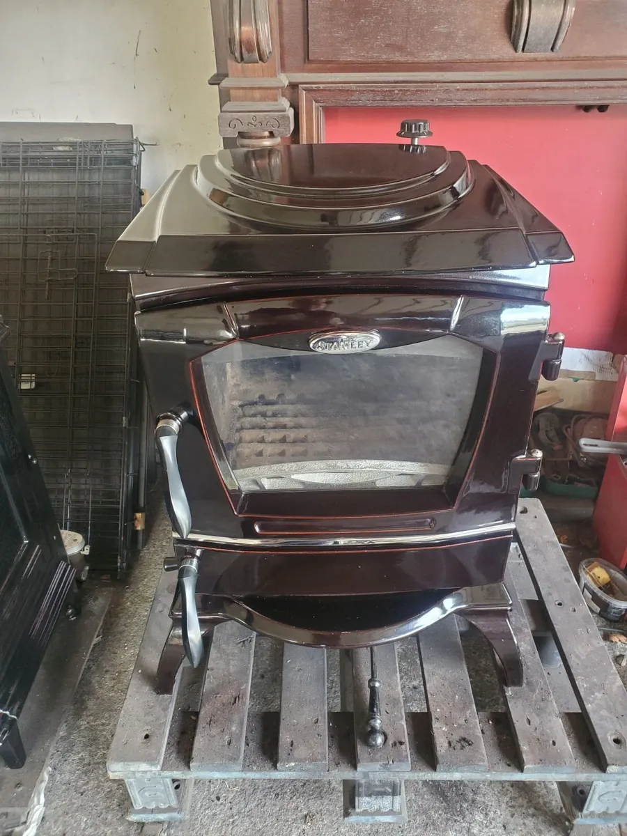 Brown enamel Stanley Lismore boiler stove. Heats d - Image 3