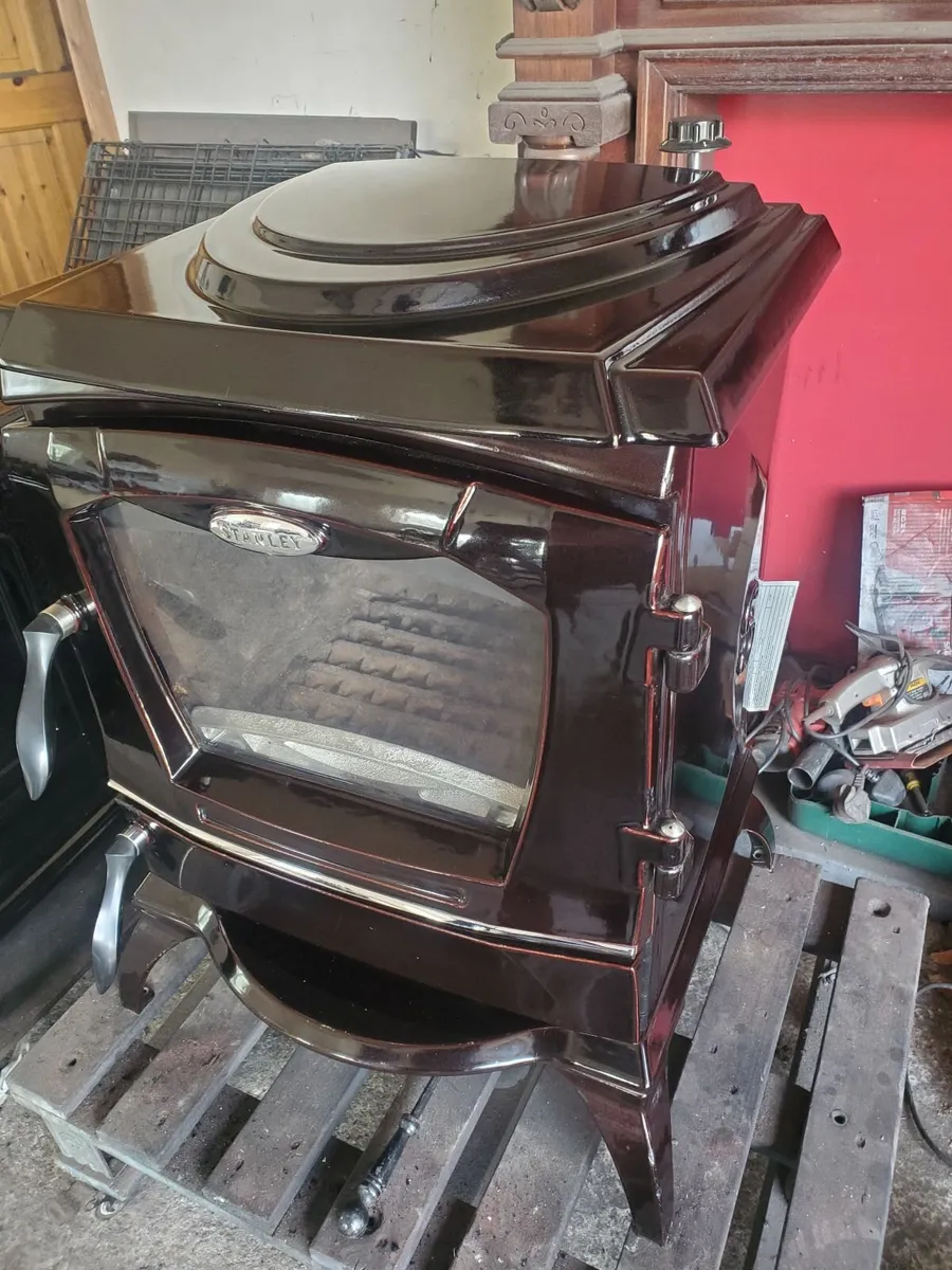 Brown enamel Stanley Lismore boiler stove. Heats d - Image 4