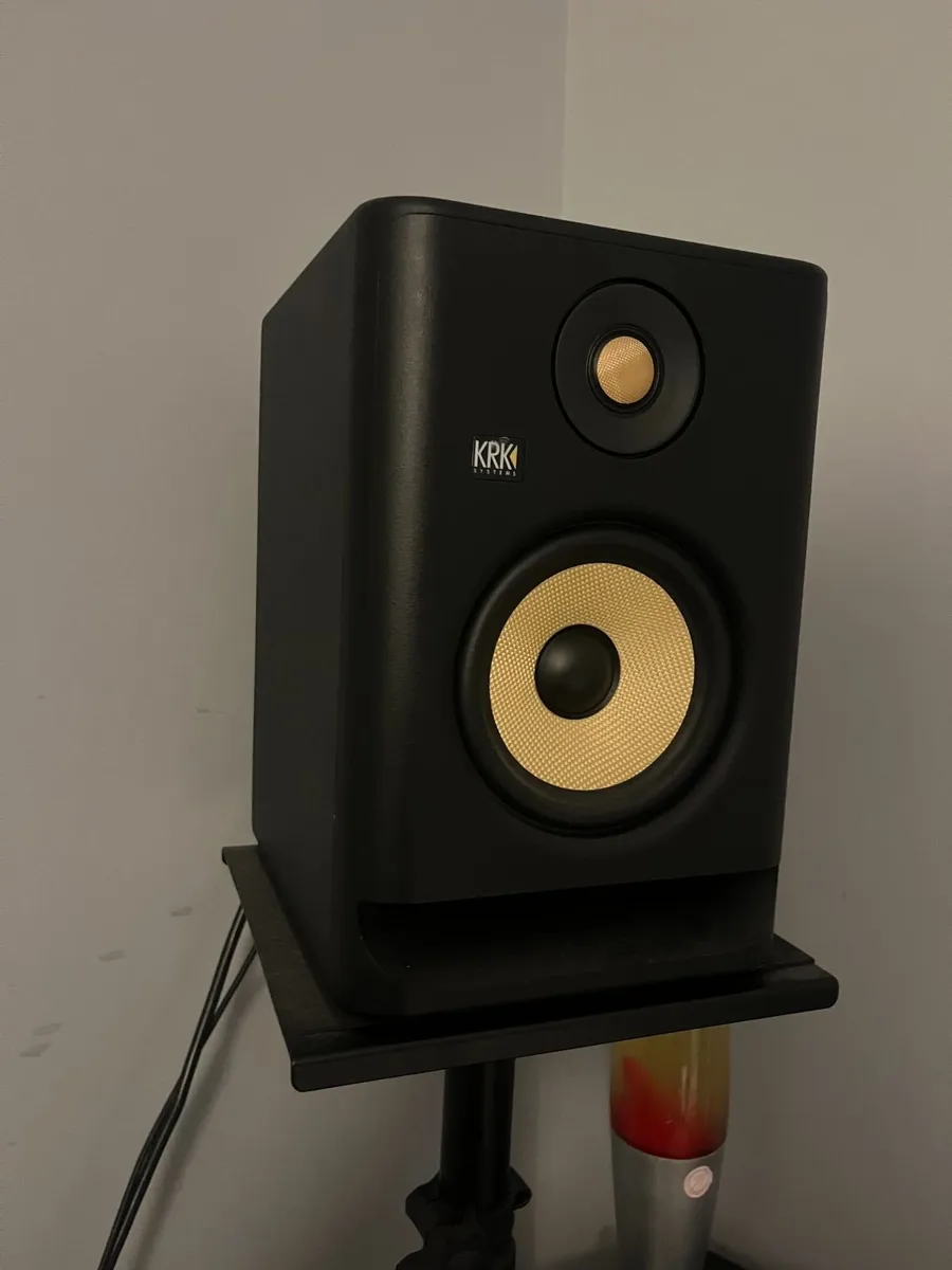 2 x KRK Rokit 5 Studio Speakers (Plus Free Stands) - Image 2