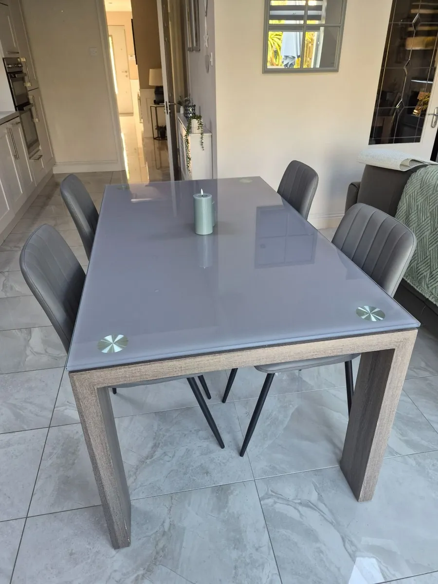 Dining table and chairs - Image 3