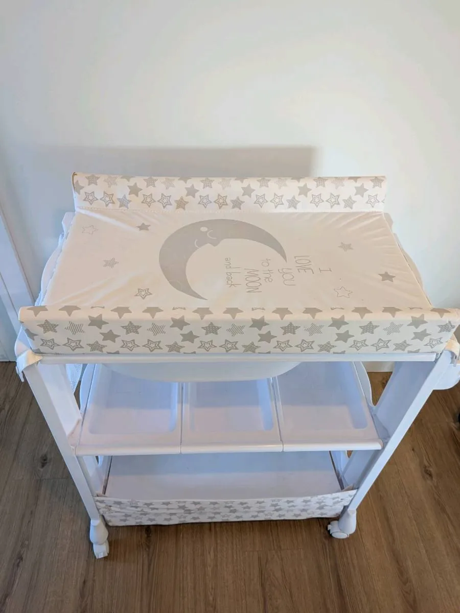 Babylo Changing table - Image 1