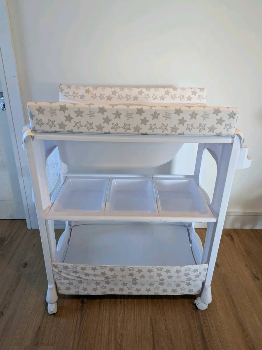 Babylo Changing table - Image 2