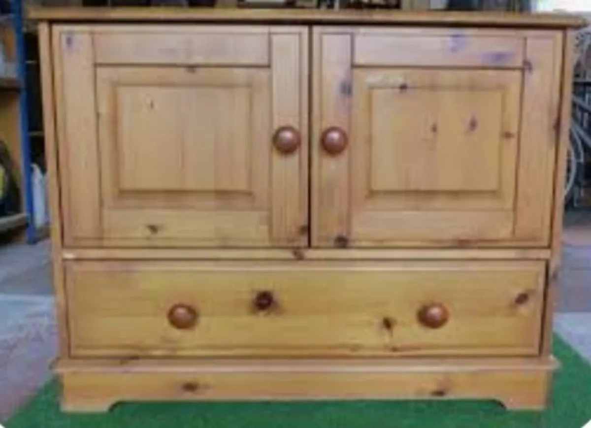 Pine TV unit
