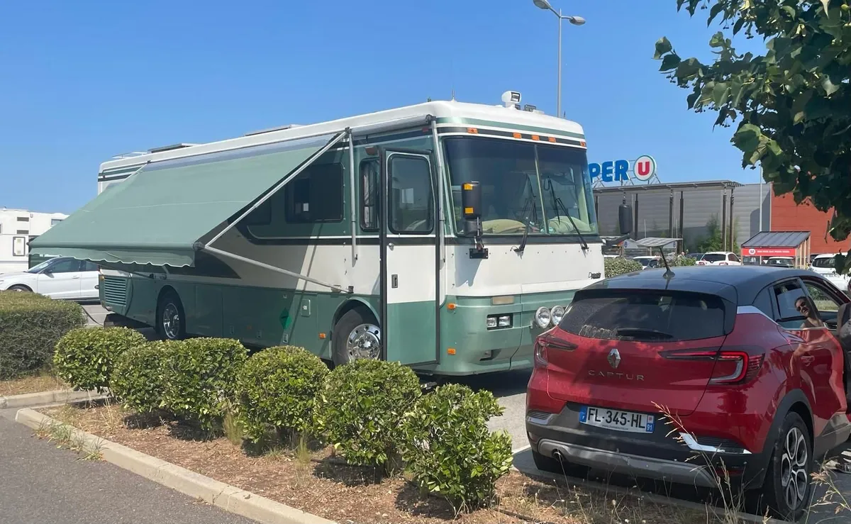 American Motorhome .. - Image 1