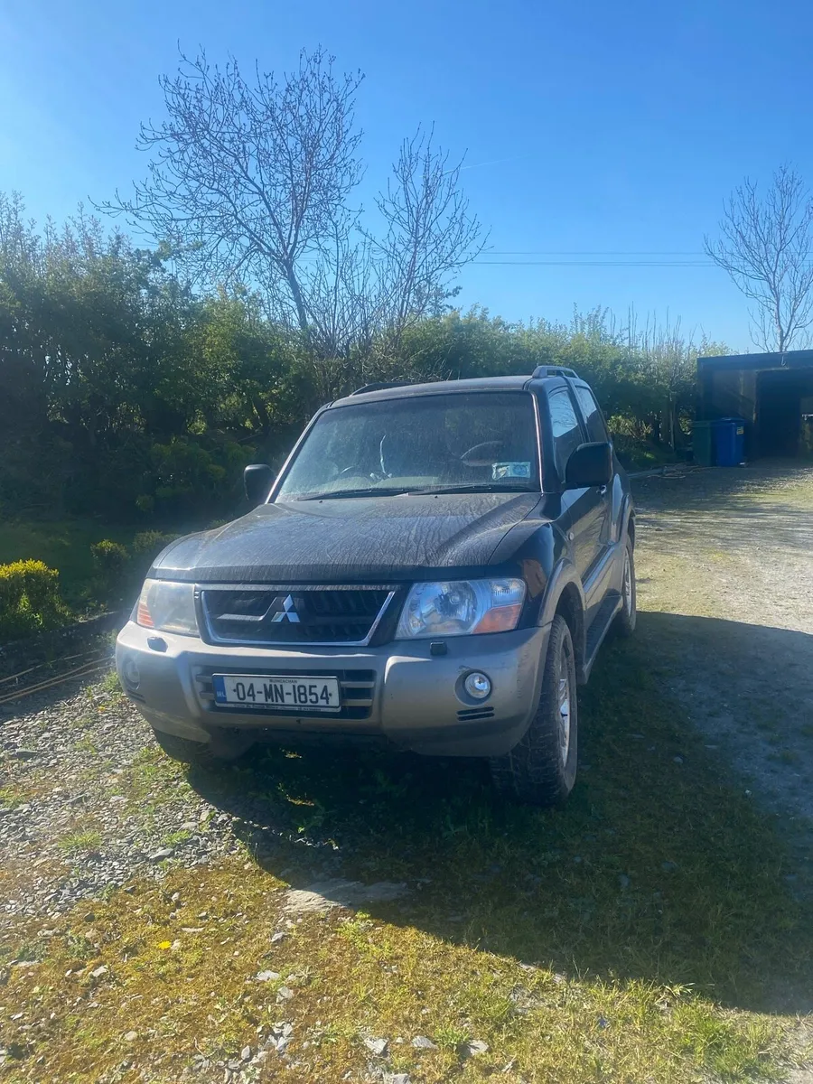 2004 Mitsubishi Pajero - Image 2