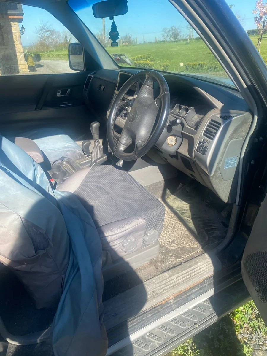 2004 Mitsubishi Pajero - Image 3