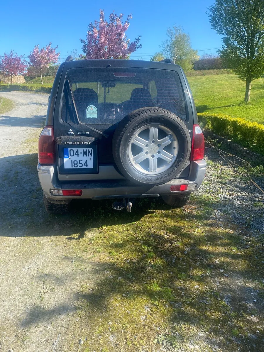 2004 Mitsubishi Pajero - Image 4