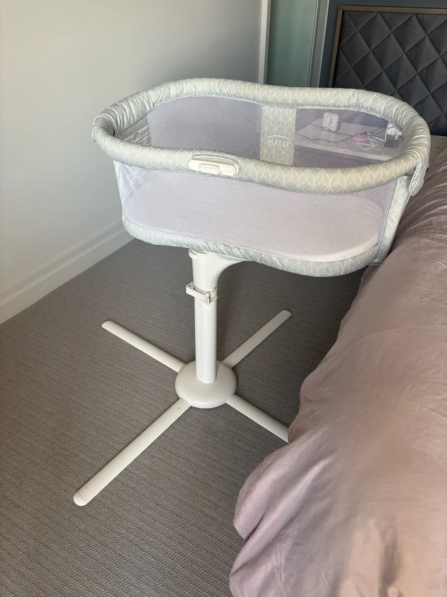 Halo bedside cot - Image 1
