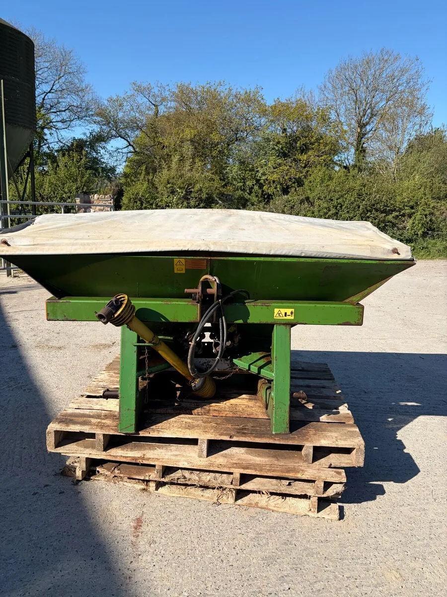Amazone fertiliser spreader - Image 1