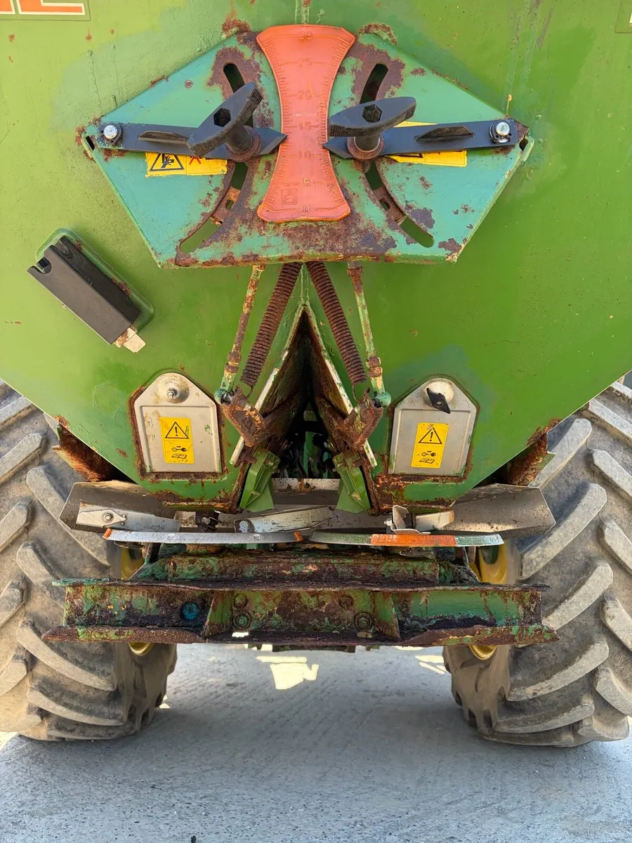 Amazone fertiliser spreader - Image 4