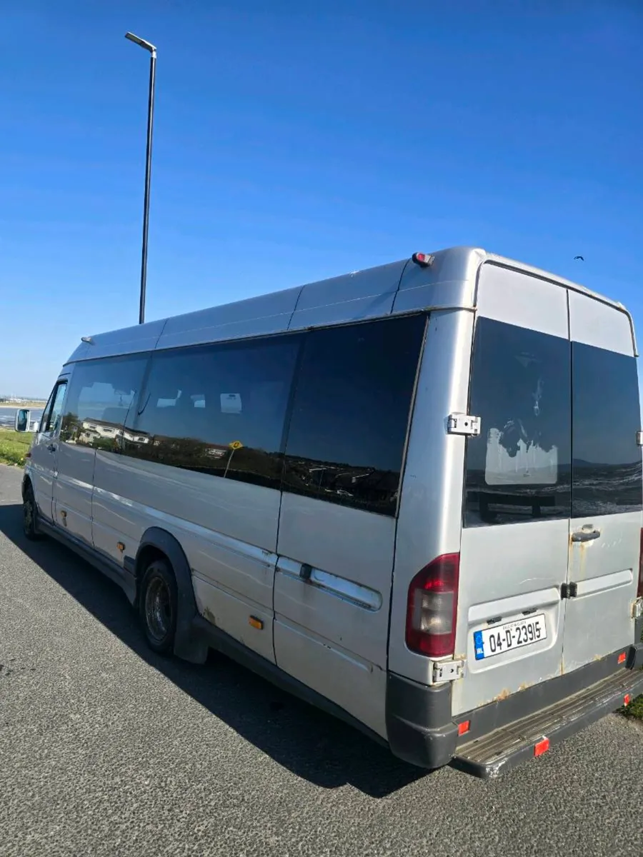 Minibus - Image 4